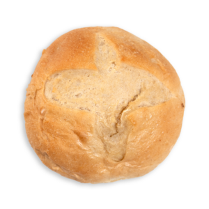 Freigestelltes rundes Brötchen mit charakteristischer Kreuzprägung auf der Oberseite und goldener Kruste, Produktfoto