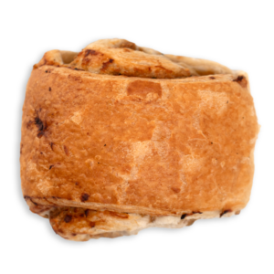 Freigestelltes gerolltes Brötchen, goldbraune Kruste, Produktfoto